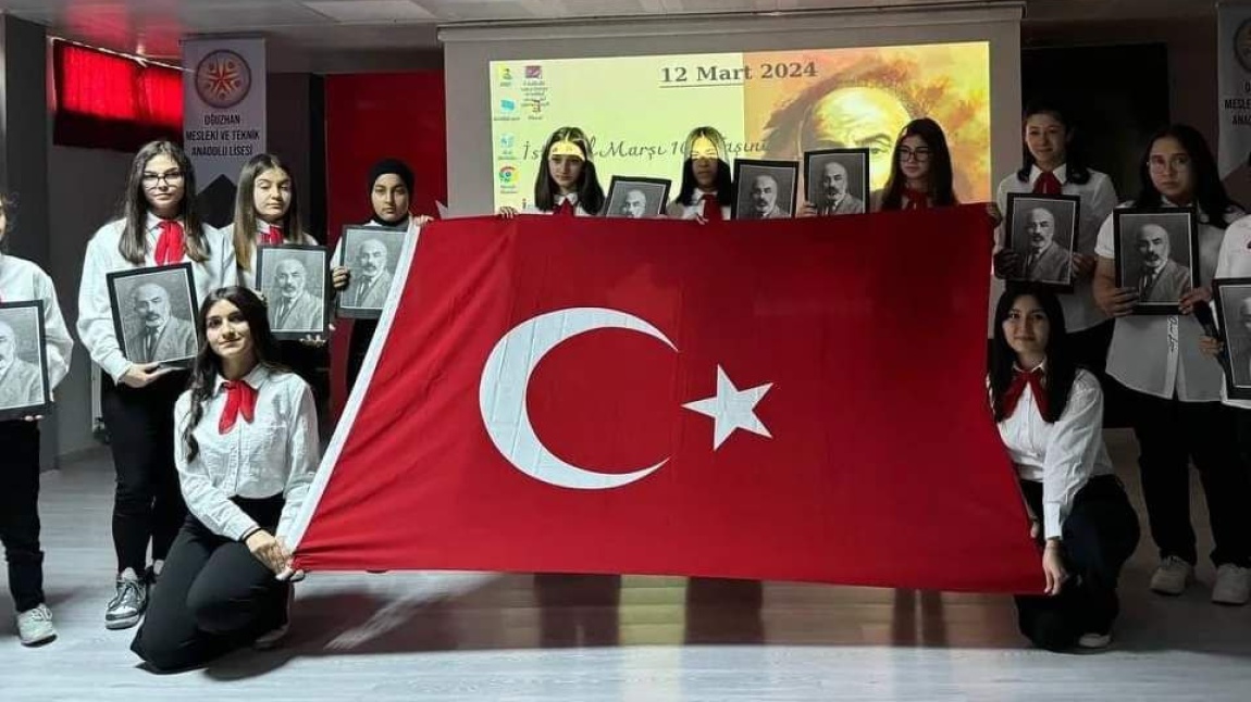 12 Mart İstiklal Marşı’nın Kabulü ve Mehmet Akif Ersoy’u Anma Günü dolayısı ile okulumuzda anma programı gerçekleştirildi.