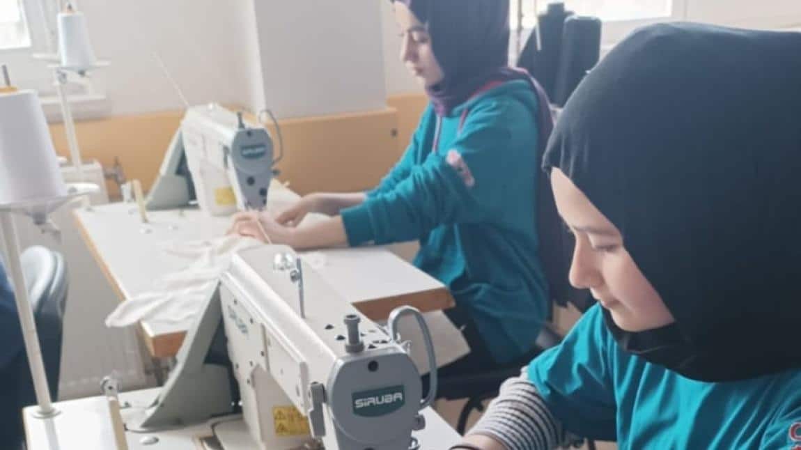 MESEM Öğrencileri  Ev Tekstili ve Kadın Terziliği Dallarında Hazırladıkları Ürünleri Sergilediler
